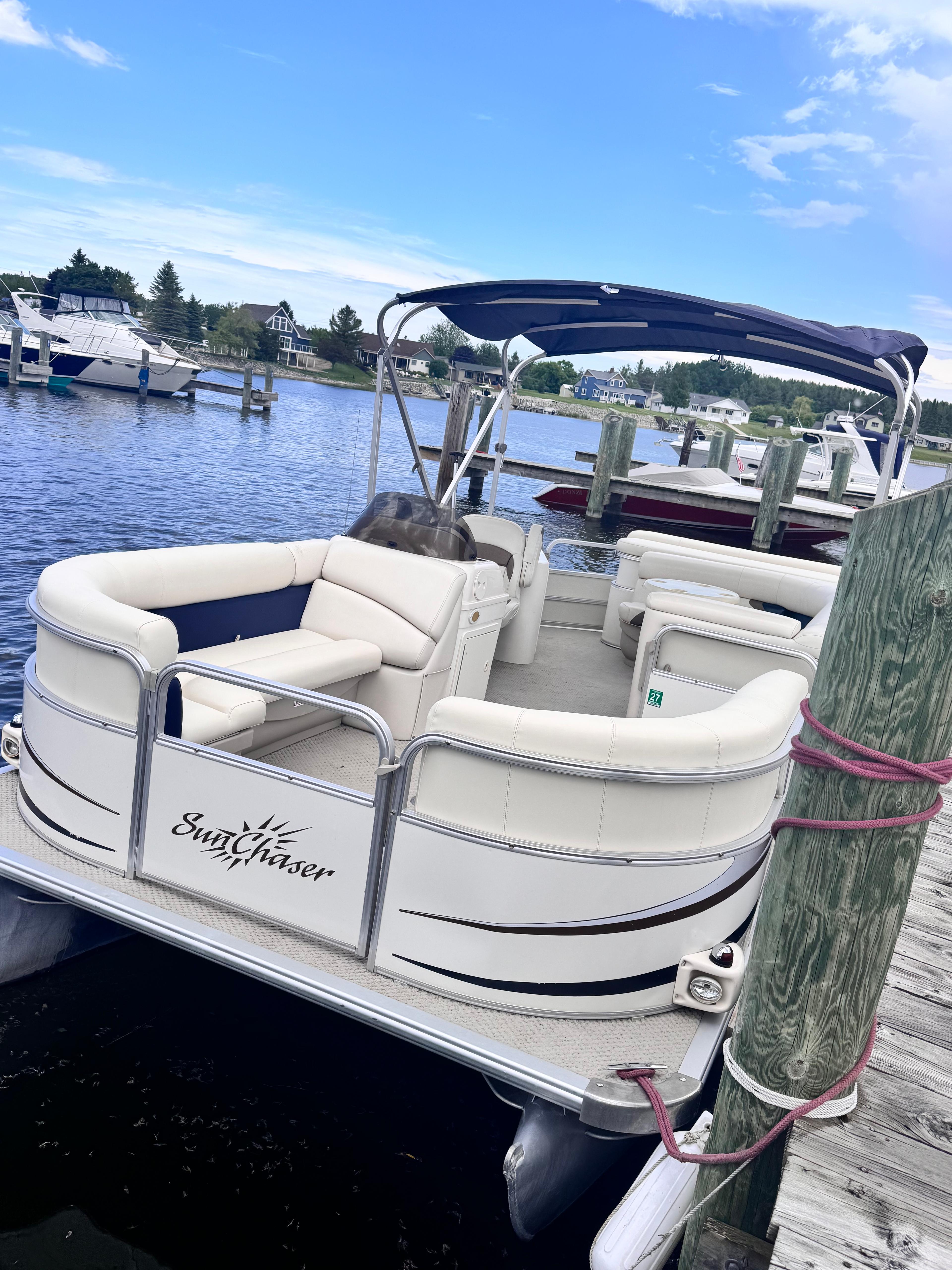 Pontoon rental on the water